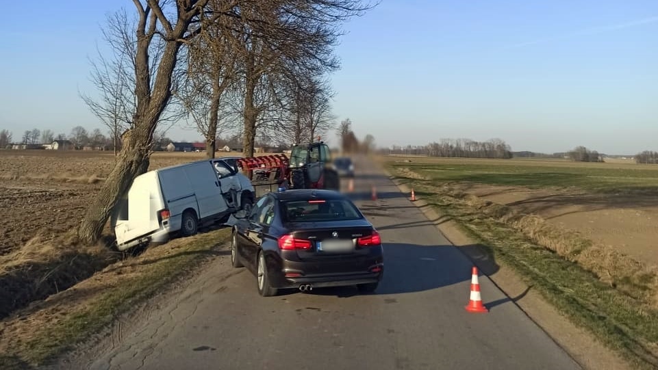 Czołowe zderzenie w gminie Szepietowo - kierowca pijany
