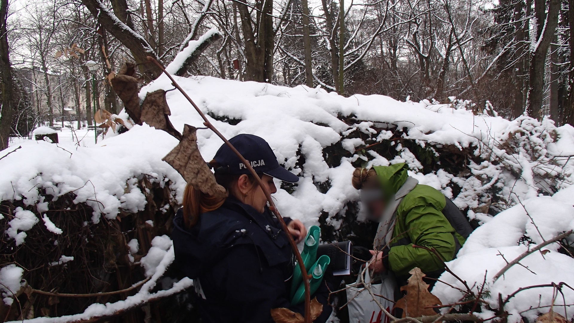 Trzy osoby uratowali przed zamarznięciem podlascy policjanci