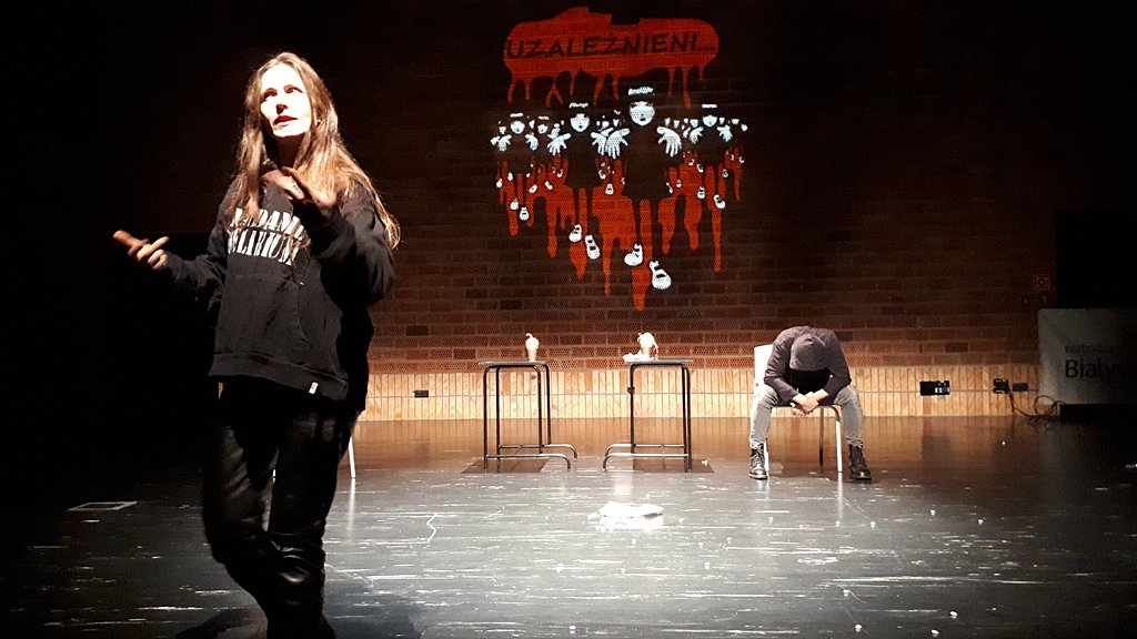 Białostoccy policjanci zorganizowali spektakl "Chemiczna zmiana nastrojów"