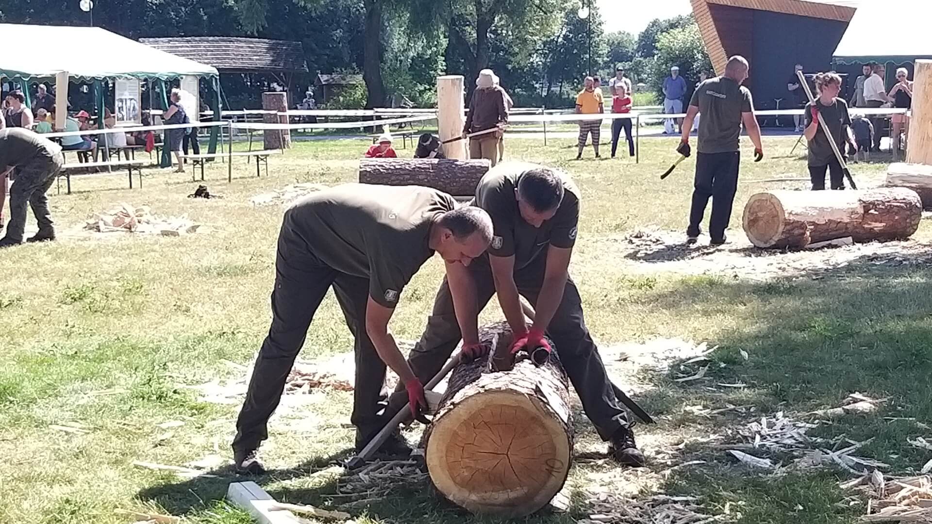 Zawody w starodawnym dzianiu barci w Augustowie