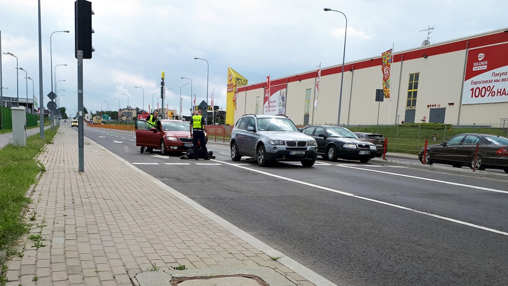 Pijany motocyklista chciał uciec policjantom - zamiast tego spowodował wypadek