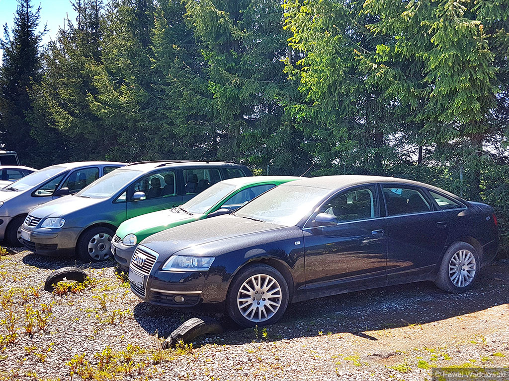 Właściciele aut odholowanych na parkingi depozytowe w Łomży nie chcą płacić rachunków za samochody