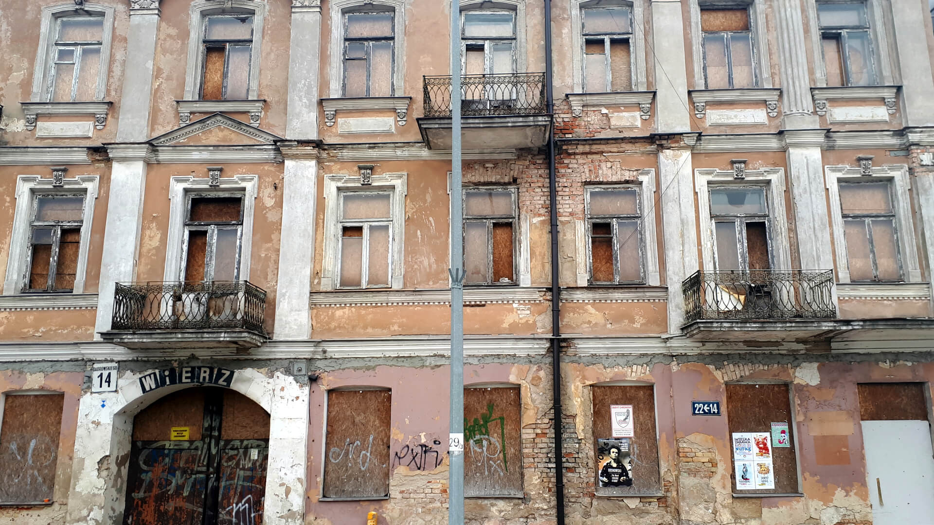 Zabytkowa kamienica w Białymstoku popada w ruinę - urzędnicy zapowiadają kary dla właścicieli