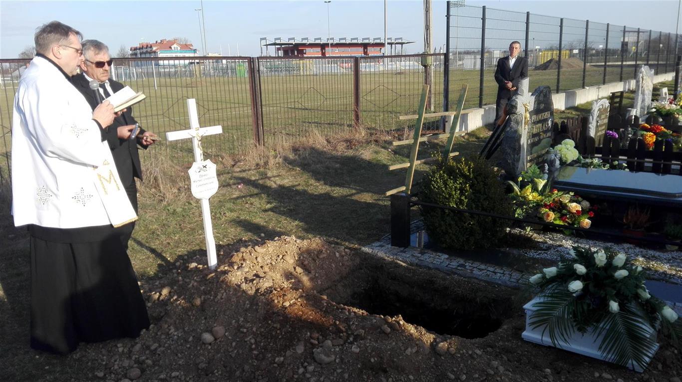 Suwałki:  Pogrzeb dzieci, które zmarły przed narodzeniem