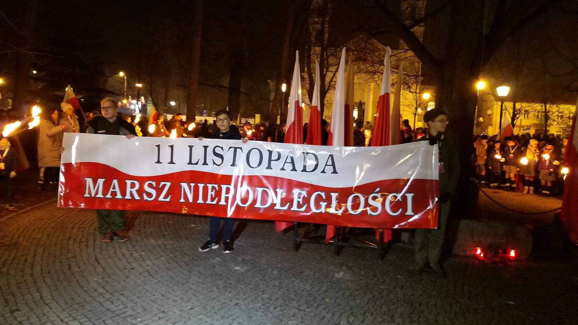 Premier zaapelował o powstrzymanie się od organizacji Marszu Niepodległości
