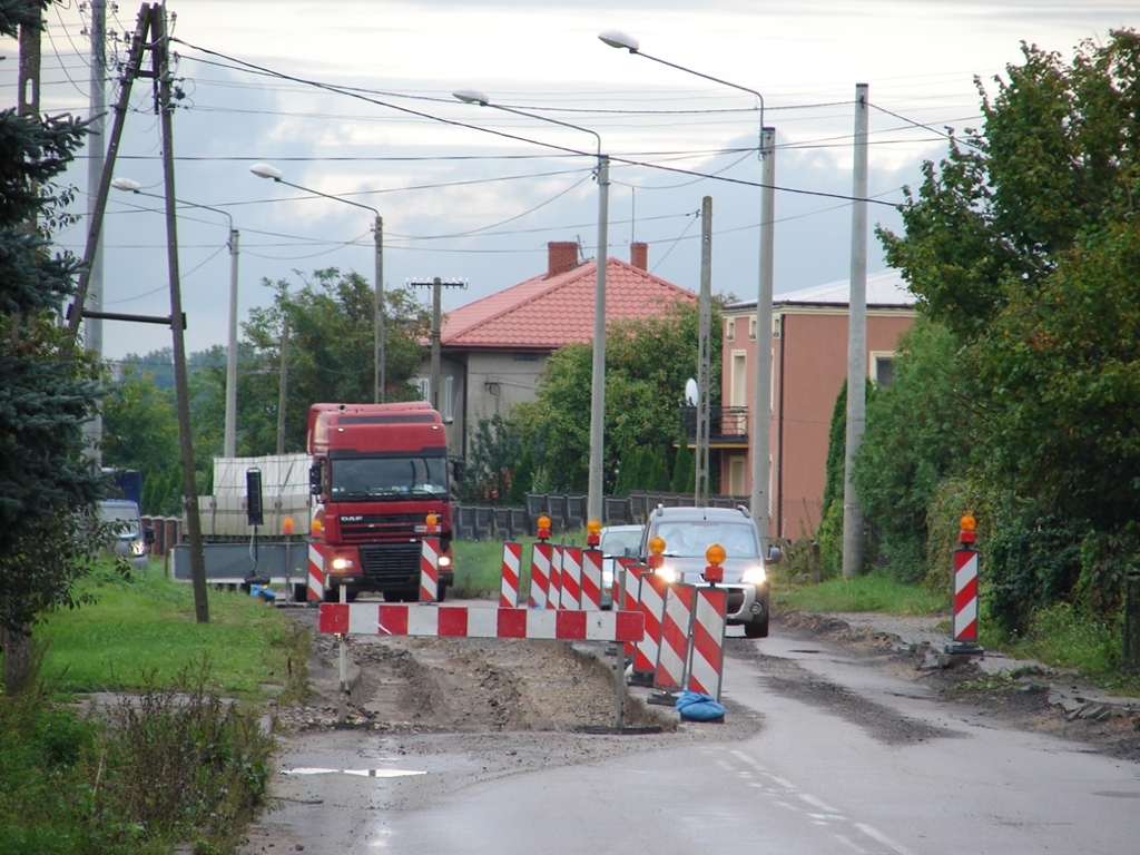 Zamknięty jeden pas jezdni i ruch sterowany światłami - przebudowa drogi w Starych Kupiskach