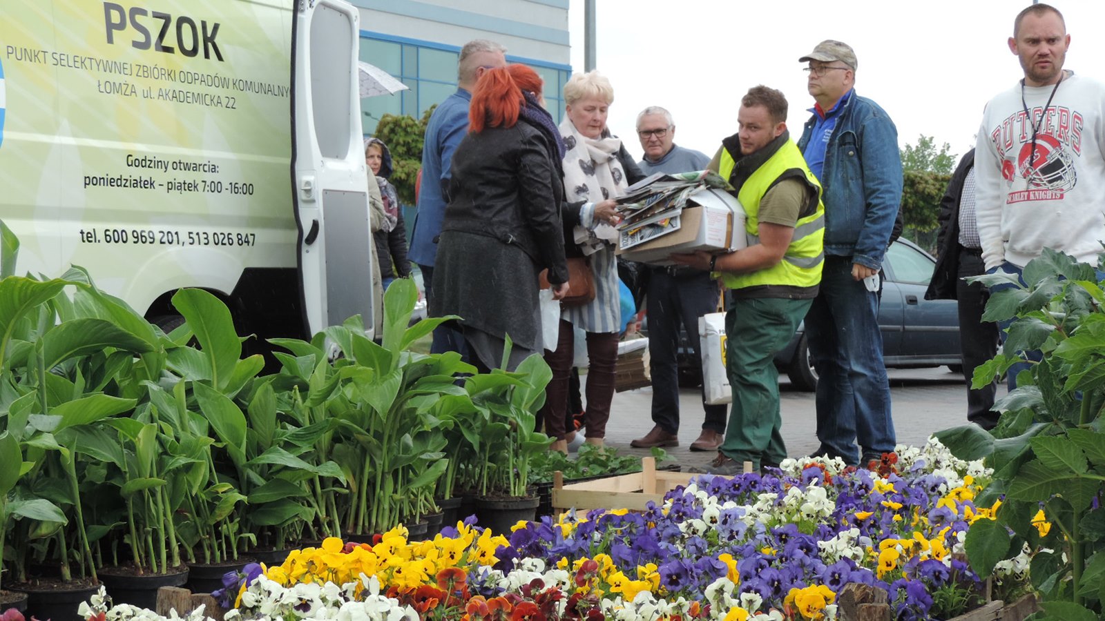 Mieszkańcy Łomży za surowce wtórne otrzymywali sadzonki