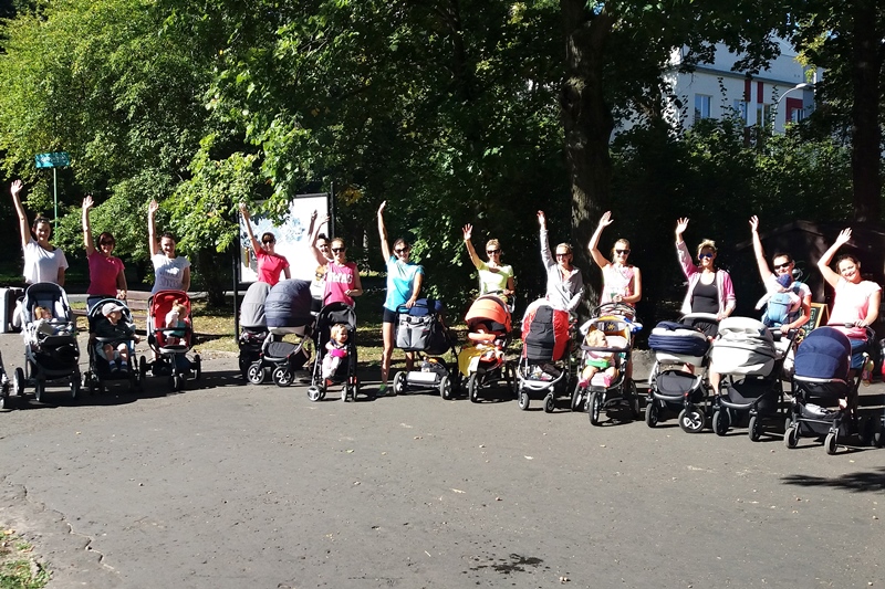 Młode mamy ćwiczą z wózkami - moda na BuggyGym w Białymstoku