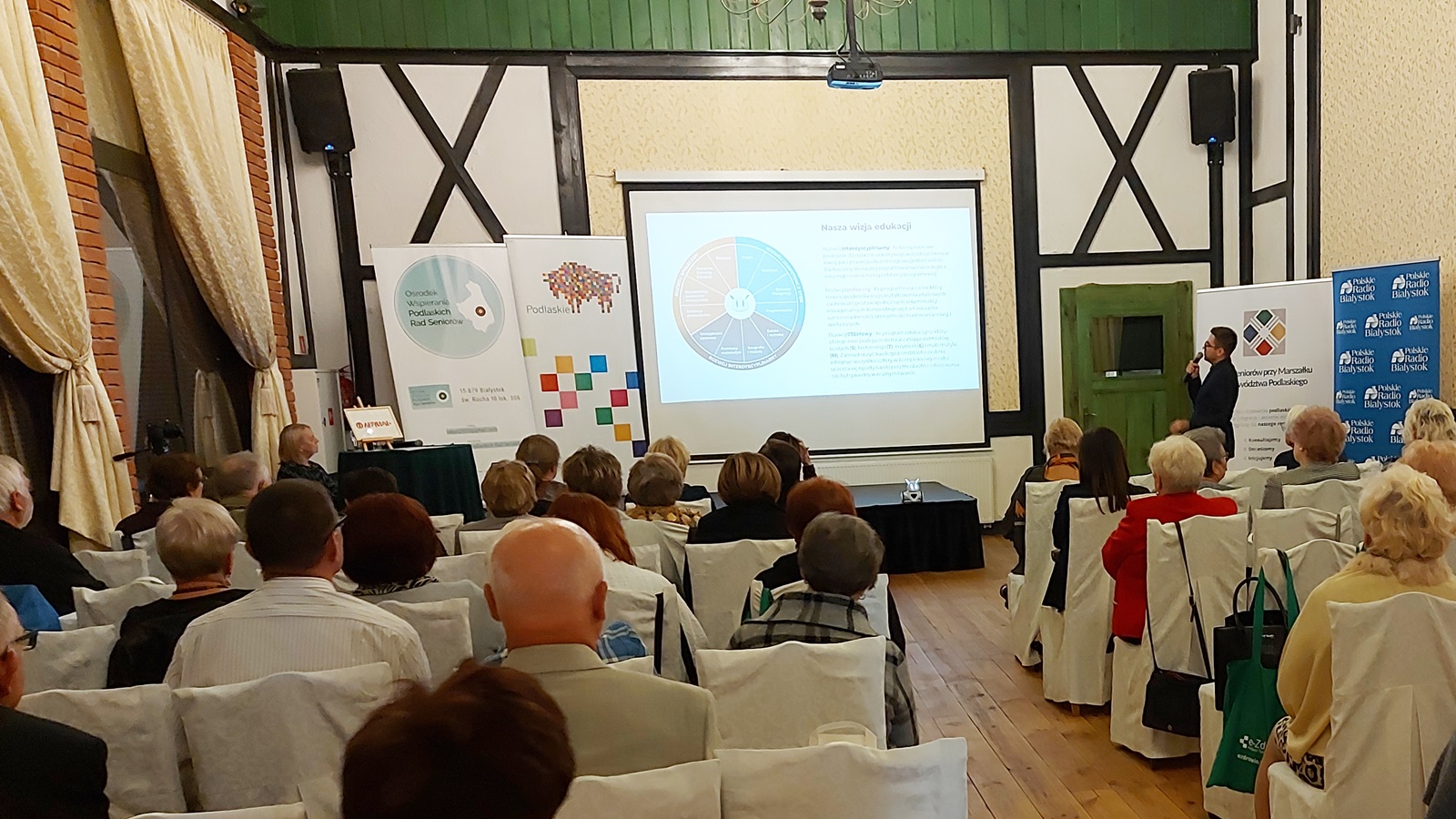 Z kilku rodzajów bezpłatnych szkoleń mogą skorzystać seniorzy z województwa podlaskiego