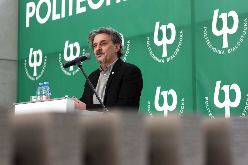 Na Politechnice Białostockiej przyznano statuetki absolwentom, którzy odnieśli sukces