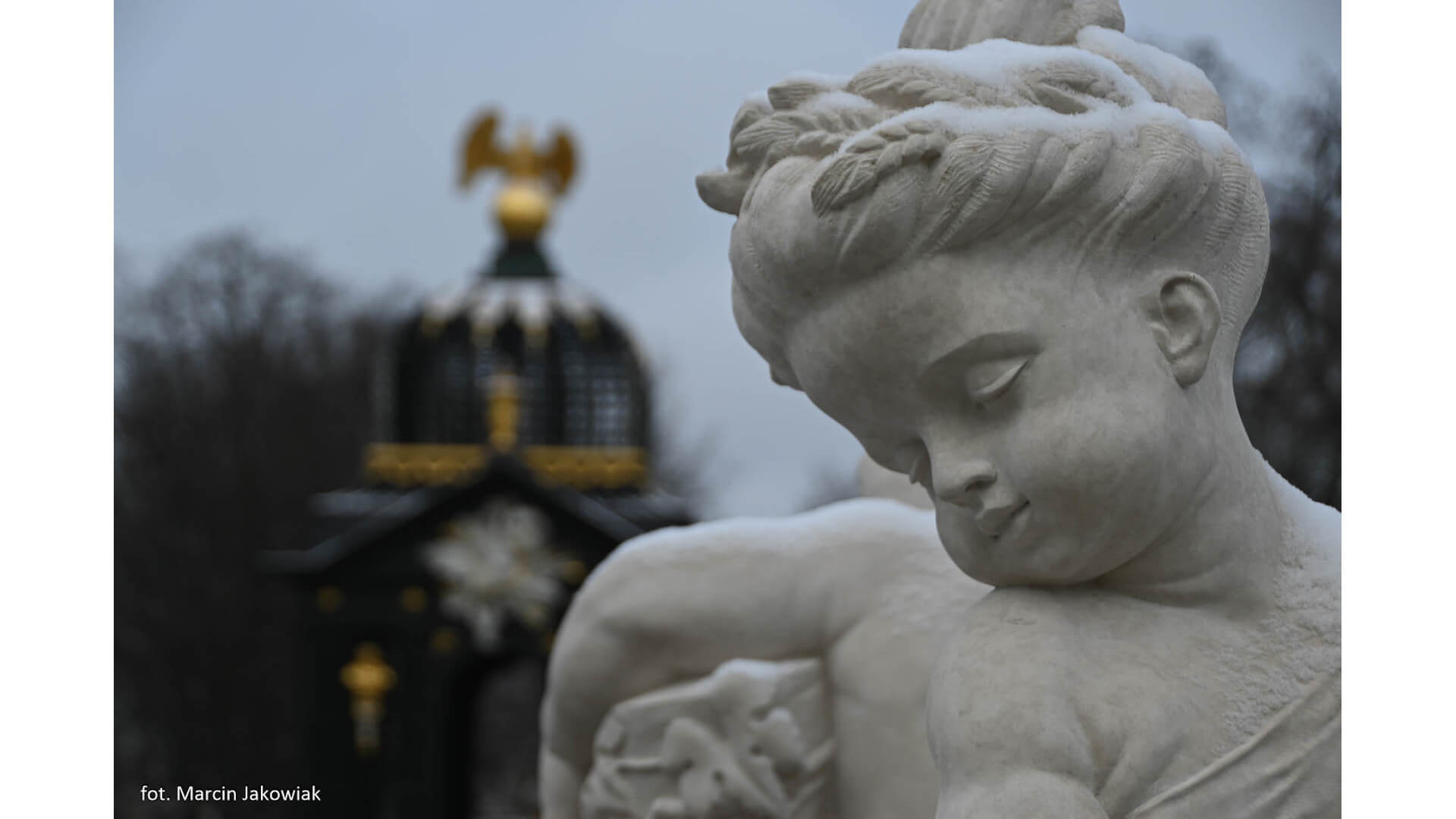 Rzeźby mitologicznych bóstw stanęły w fontannach ogrodu Pałacu Branickich w Białymstoku