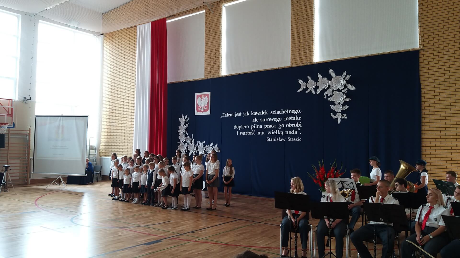 Uczniowie wracają do szkół -  jak białostockie placówki poradziły sobie z tegorocznymi wyzwaniami?