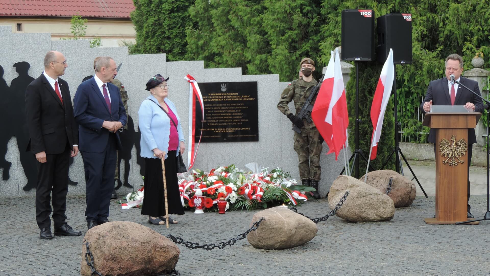 W Nowych Piekutach odsłonięto tablicę upamiętniającą czterech żołnierzy z oddziału legendarnego "Huzara"