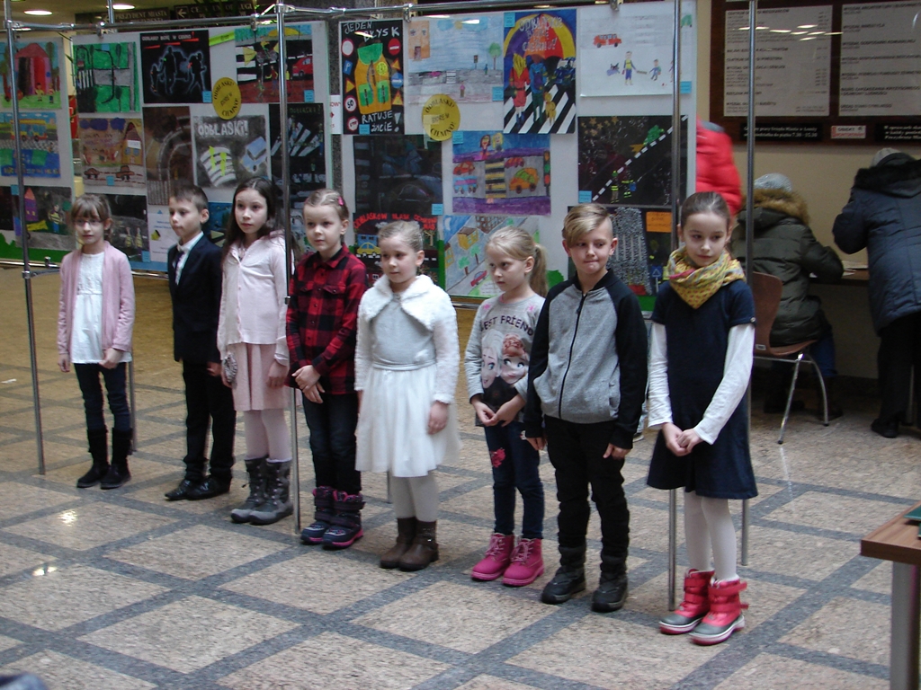 Przyznano nagrody i wyróżnienia w łomżyńskim konkursie "Odblaski? Biorę w ciemno"