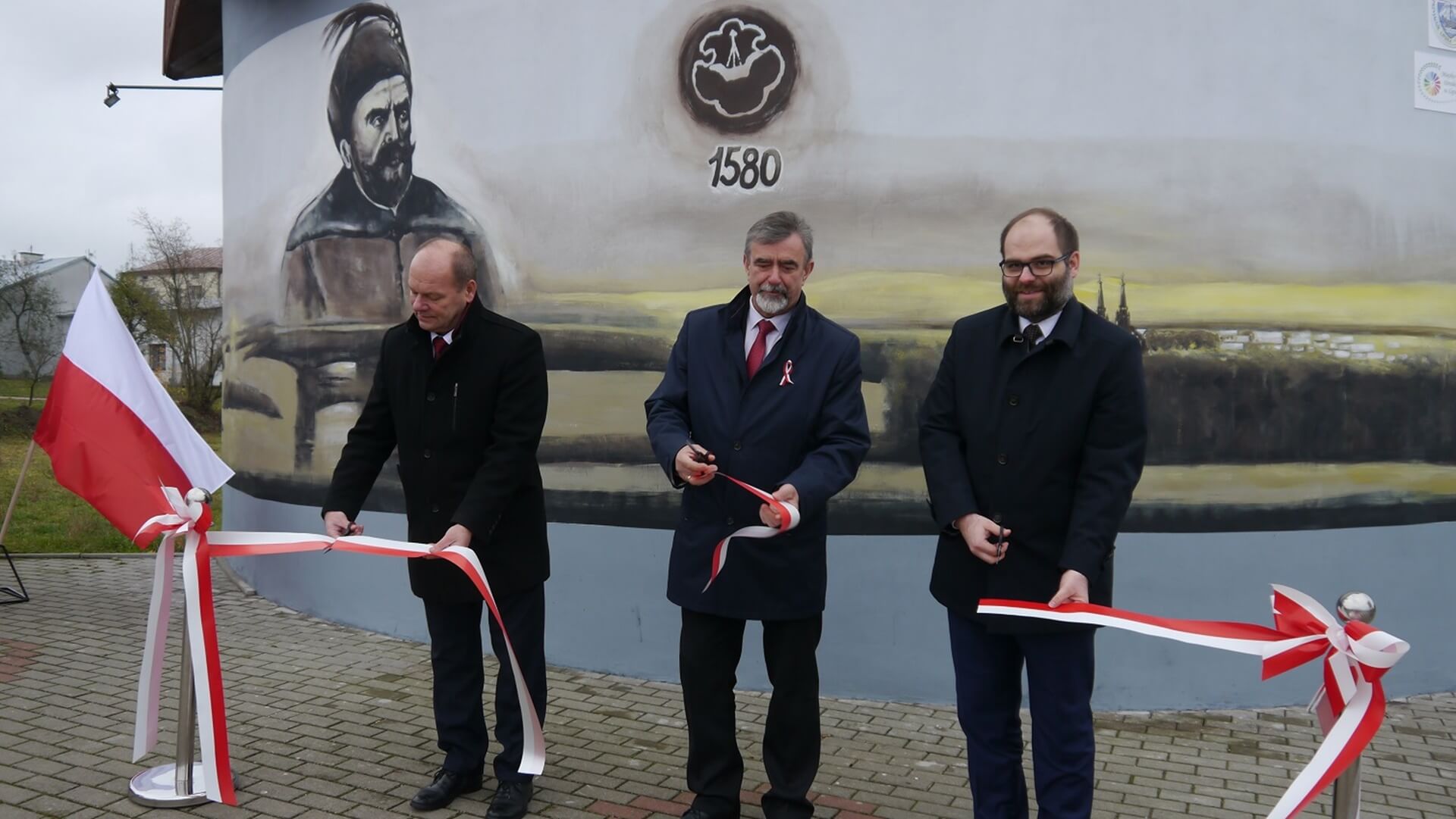 W Lipsku k. Augustowa powstał mural z zasłużonymi dla miasteczka osobami