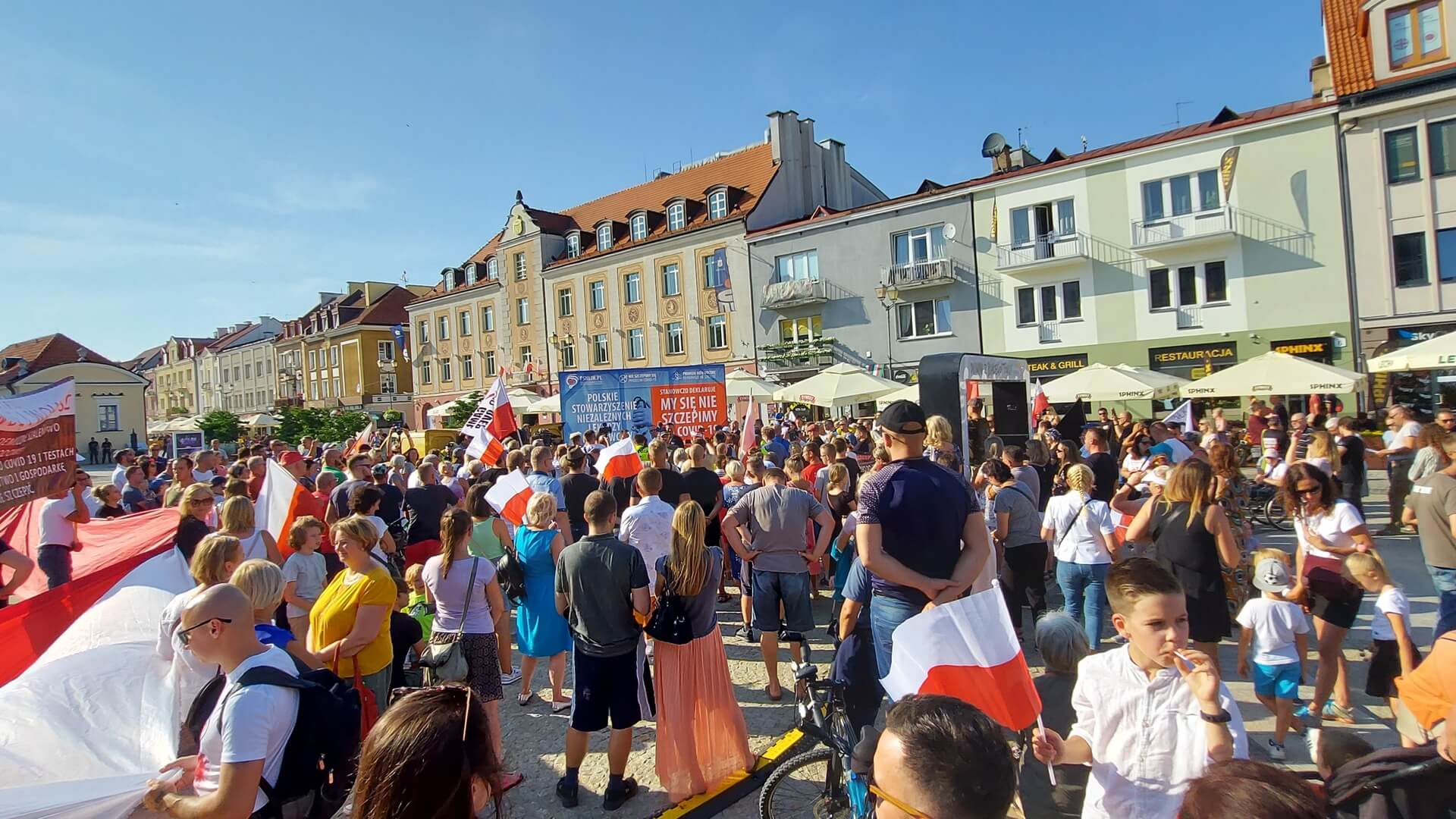 Protest pod hasłem "Dzieci do szkół" w Białymstoku