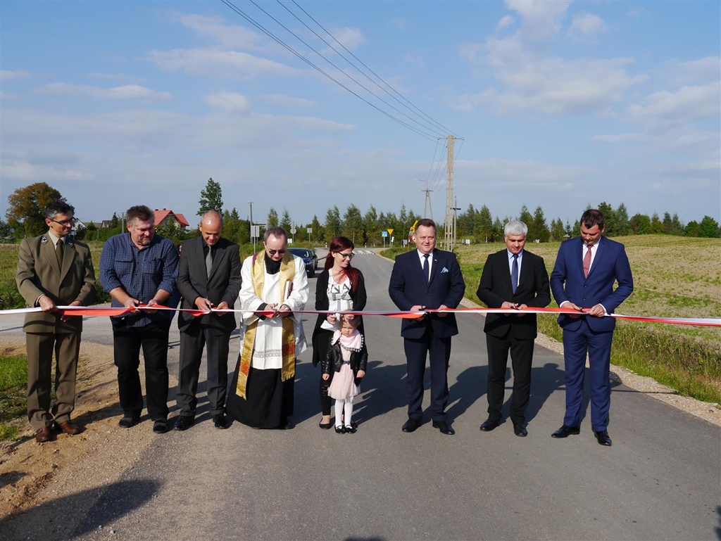 Oddano do użytku odcinek drogi między Mikołajewem a Czerwonym Krzyżem na Suwalszczyźnie