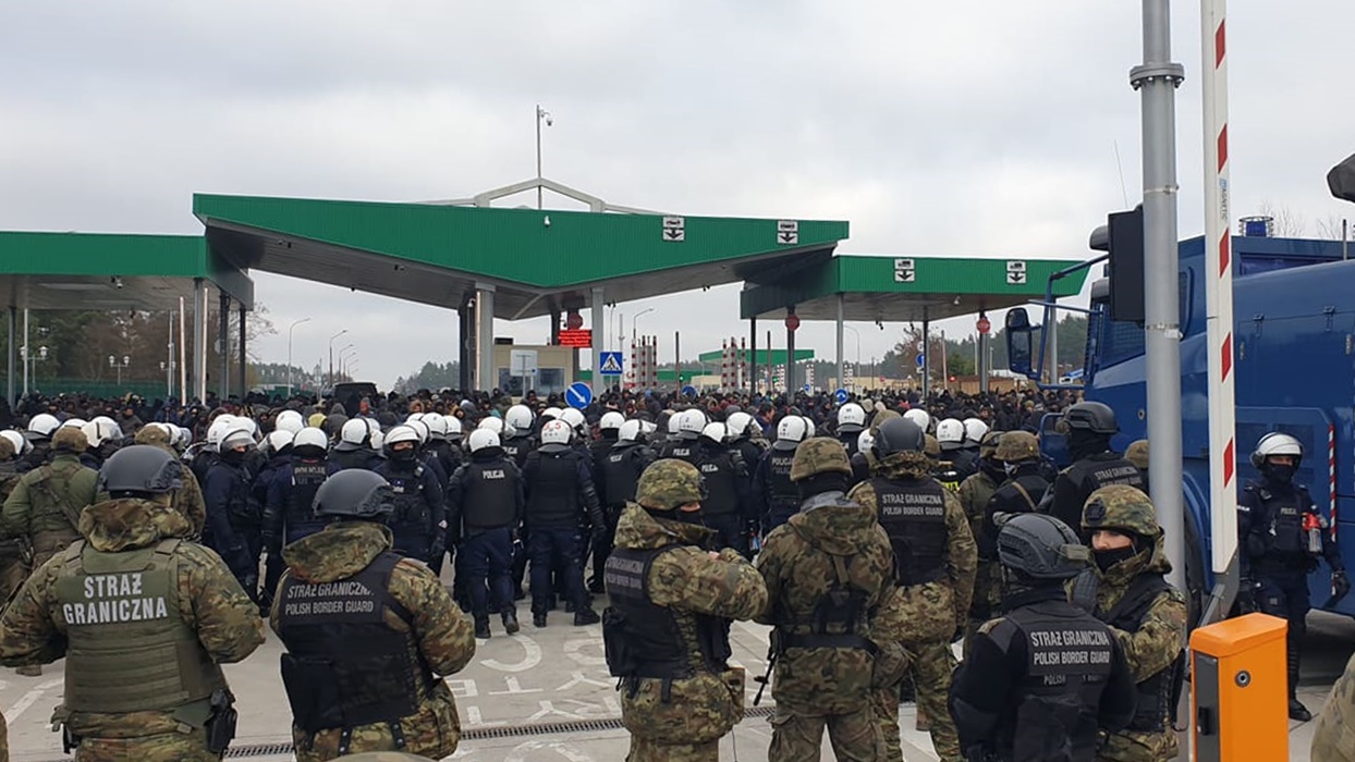 Dwie grupy migrantów próbowały siłowo sforsować granicę polsko-białoruską