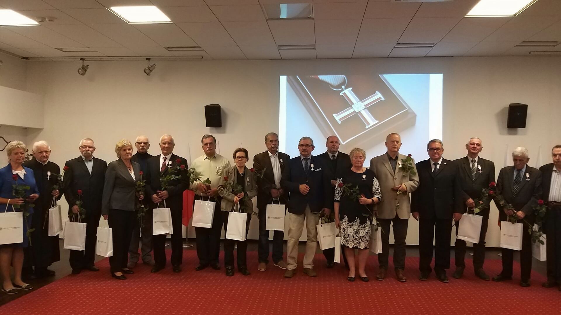 Działacze antykomunistycznej opozycji odebrali w Białymstoku Krzyże Wolności i Solidarności