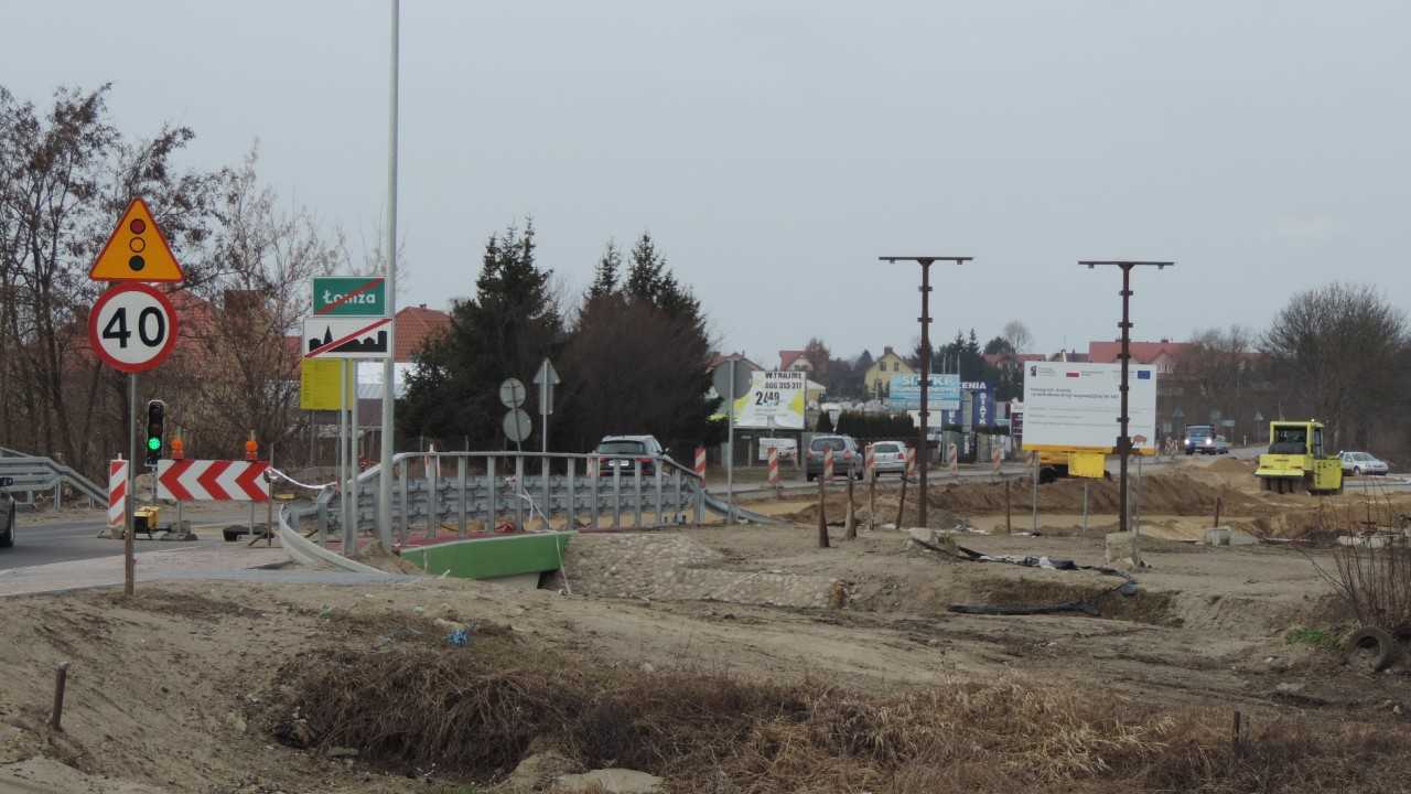 Utrudnienia na przebudowywanej drodze Łomża - Nowogród