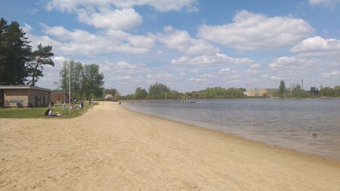 Mieszkańcy korzystają już z otwartej plaży na białostockich Dojlidach
