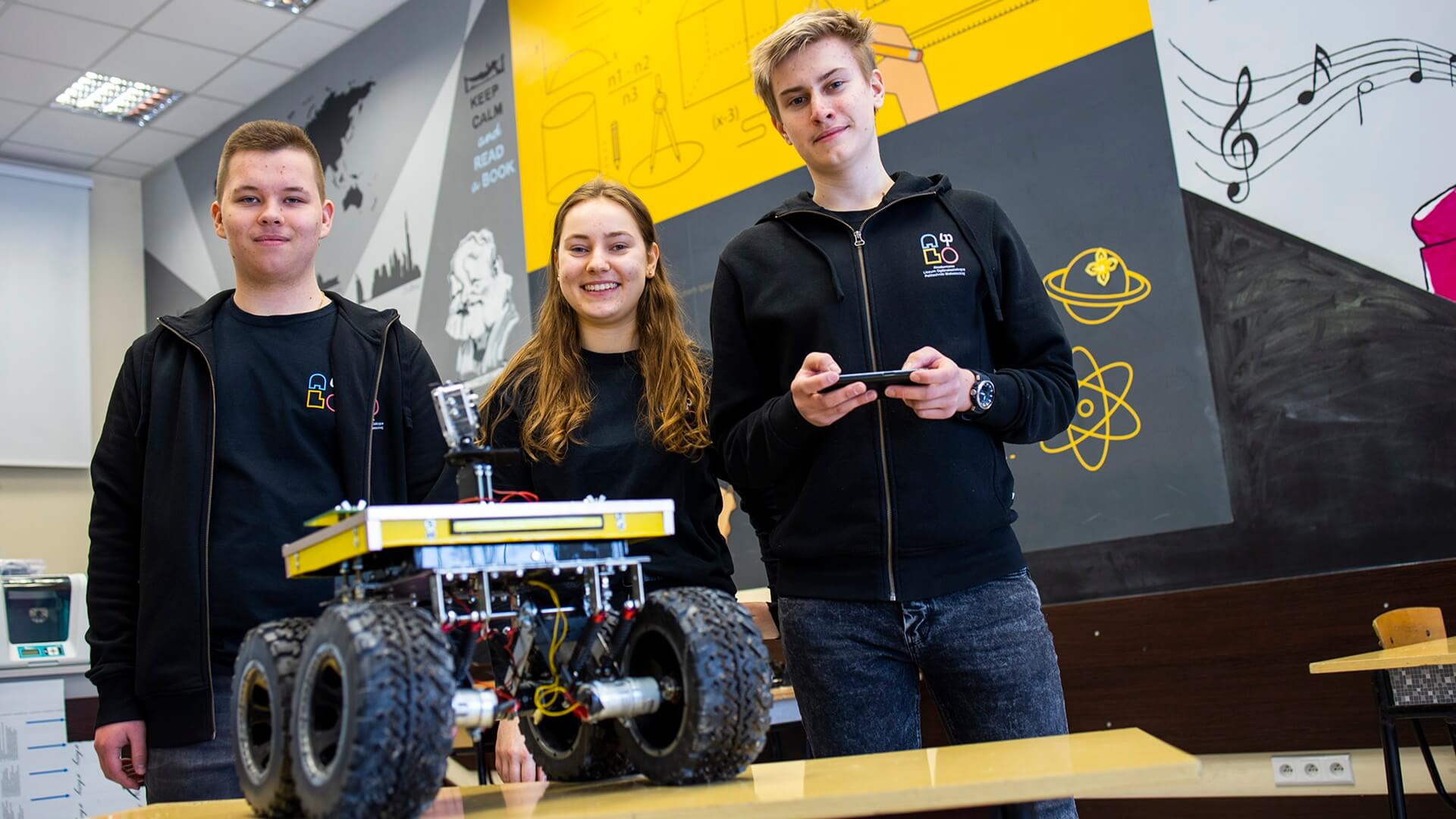 Uczniowie LO Politechniki Białostockiej skonstruowali łazik do badania smogu