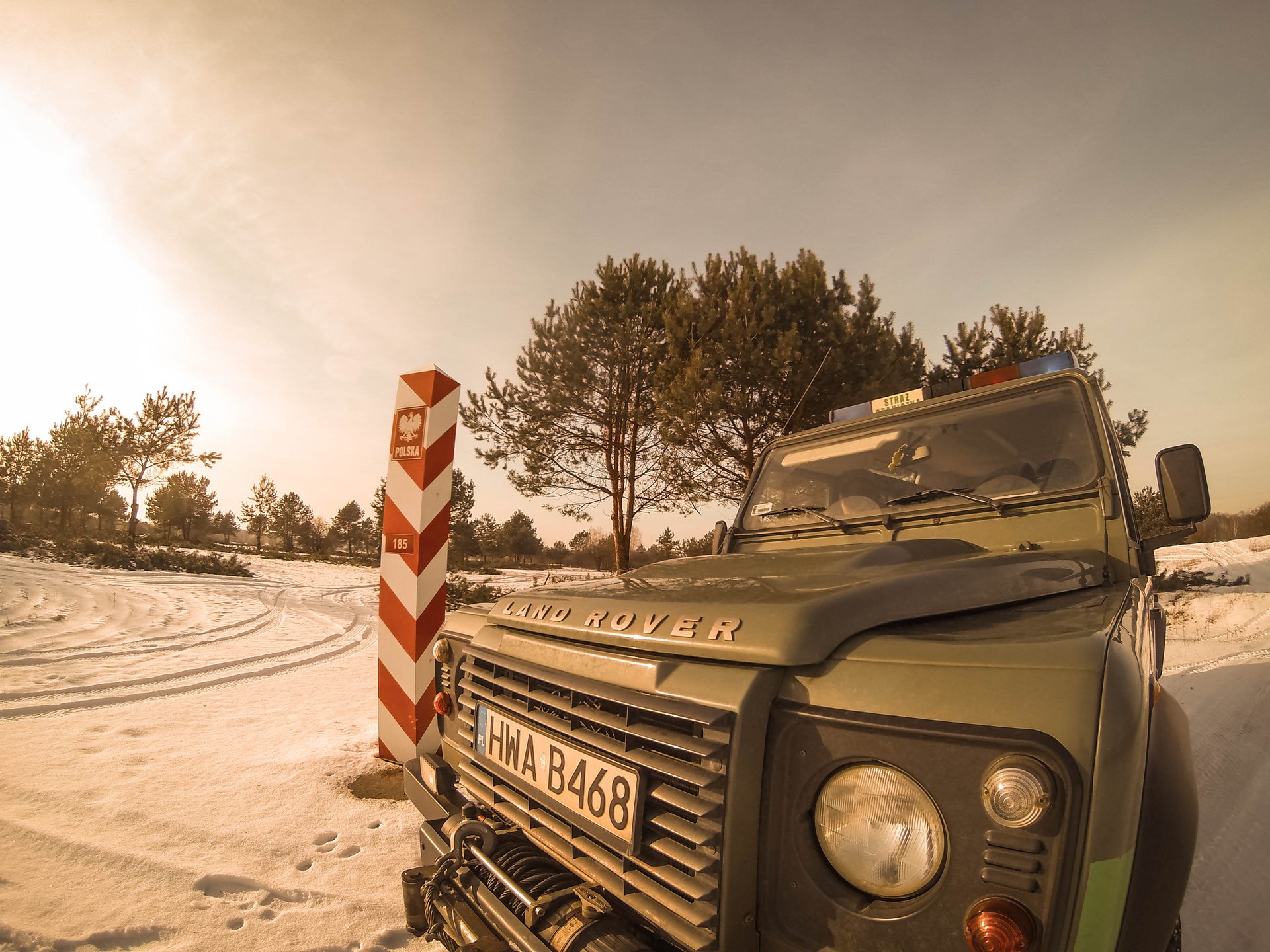 Ostatniej doby 71 osób próbowało nielegalnie przekroczyć polsko-białoruską granicę - dwóch żołnierzy rannych