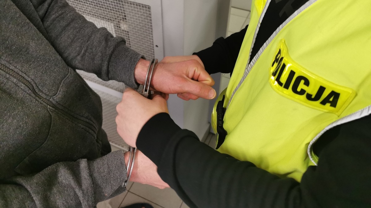 40-latek z Łomży miał w mieszkaniu ponad sto gramów narkotyków