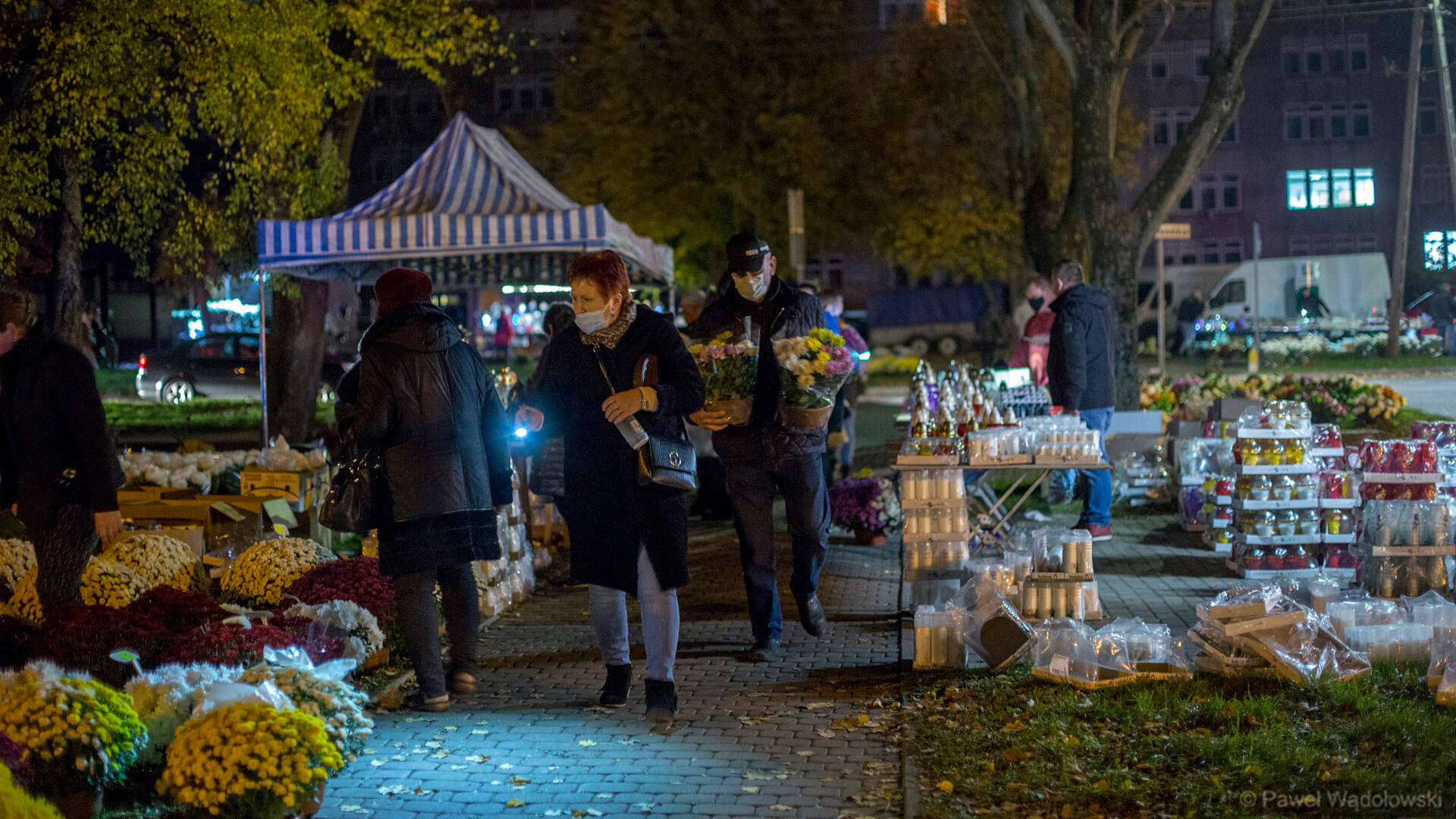Wiele osób odwiedziło podlaskie cmentarze przed ich zamknięciem