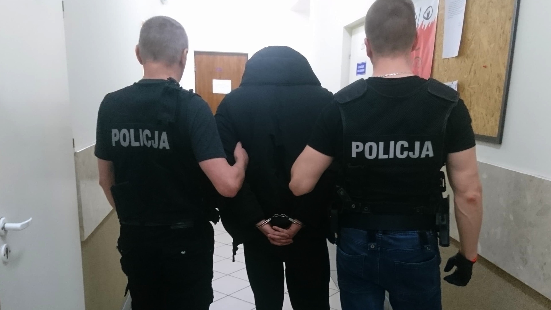 Policjanci z Sokółki i Białegostoku zatrzymali Gruzinów podejrzanych o włamanie do mieszkania