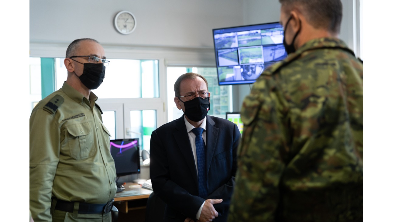 Mariusz Kamiński spotkał się z funkcjonariuszami ochraniającymi polsko-białoruską granicę