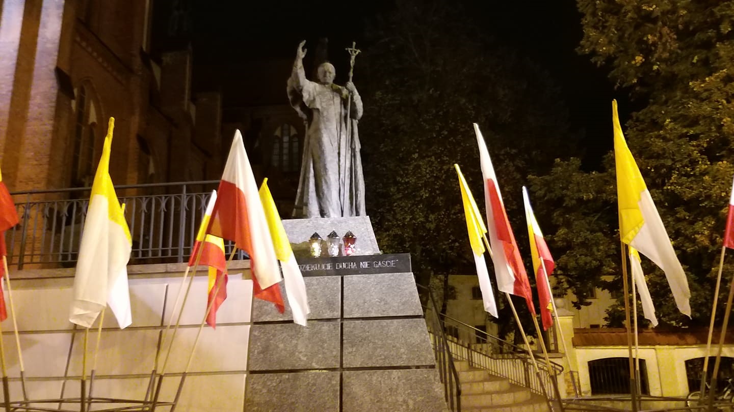 Miejscy radni bronią dobrego imienia Jana Pawła II