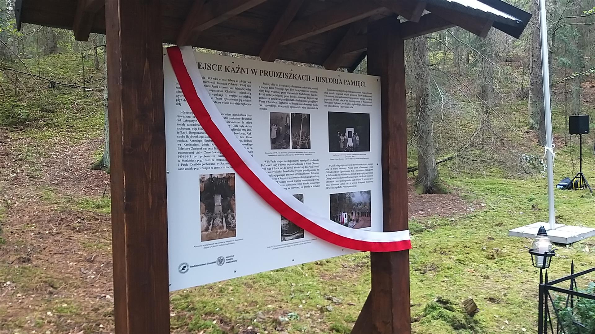 W Prudziszkach odsłonięto tablicę przy pomniku pamięci ofiar II wojny światowej