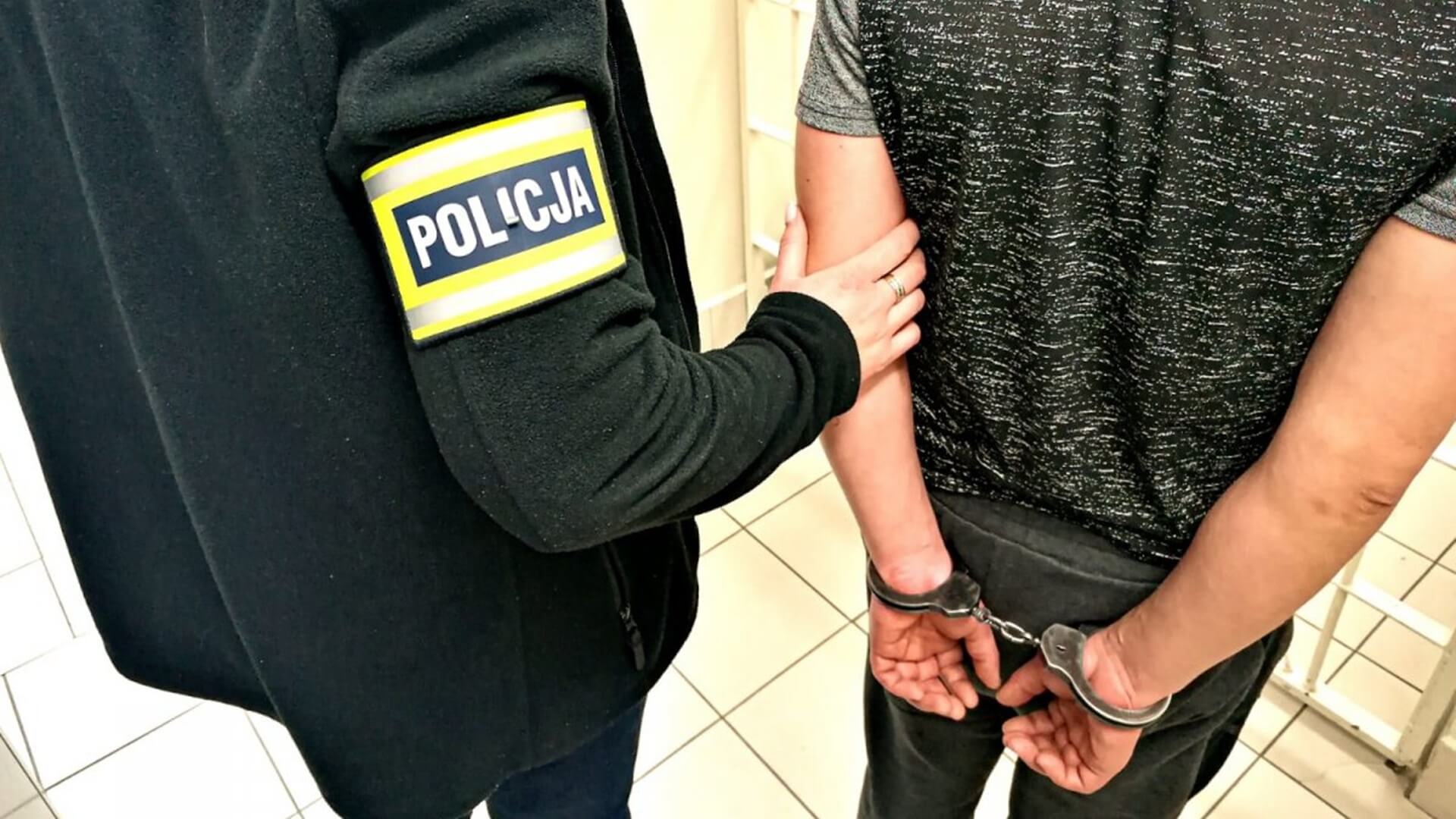 Policja zatrzymała kolejnych "kurierów" przewożących nielegalnych migrantów