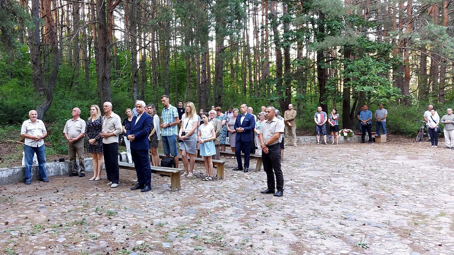 Uroczystości w Lesie Bacieczkowskim upamiętniające ofiary totalitaryzmów