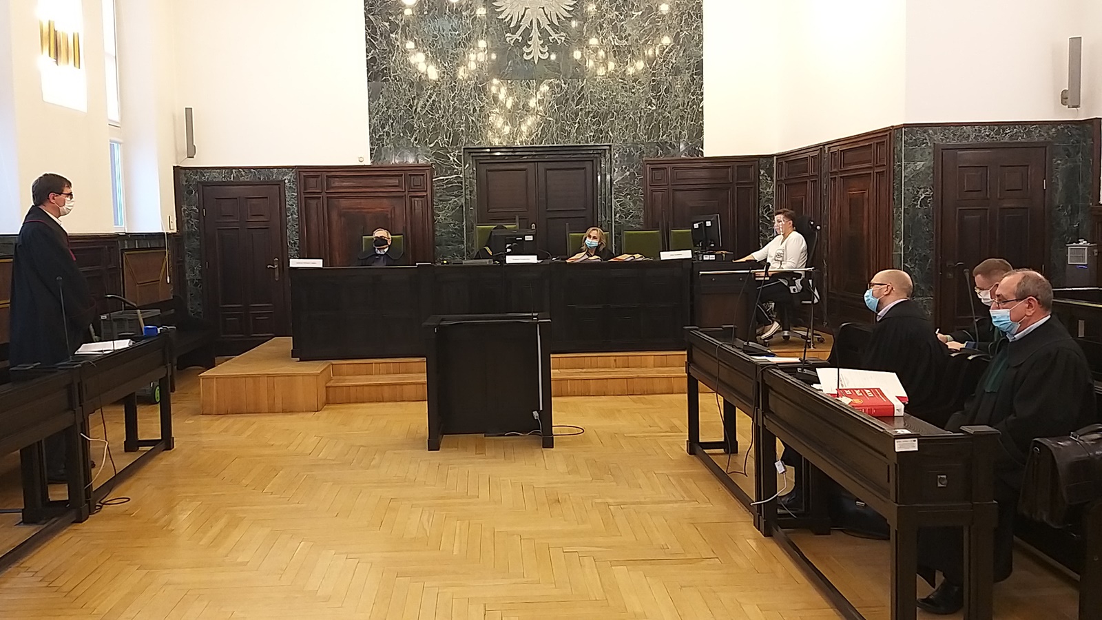 Białostocki sąd zajmuje się sprawą trojga oskarżonych w związku z dużą plantacją marihuany