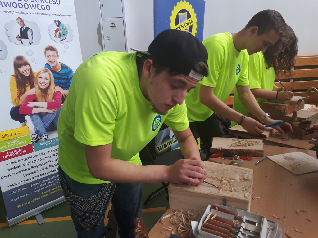 Gimnazjaliści wybierają swoją przyszłą szkołę – targi edukacyjno-zawodowe w Bielsku Podlaskim