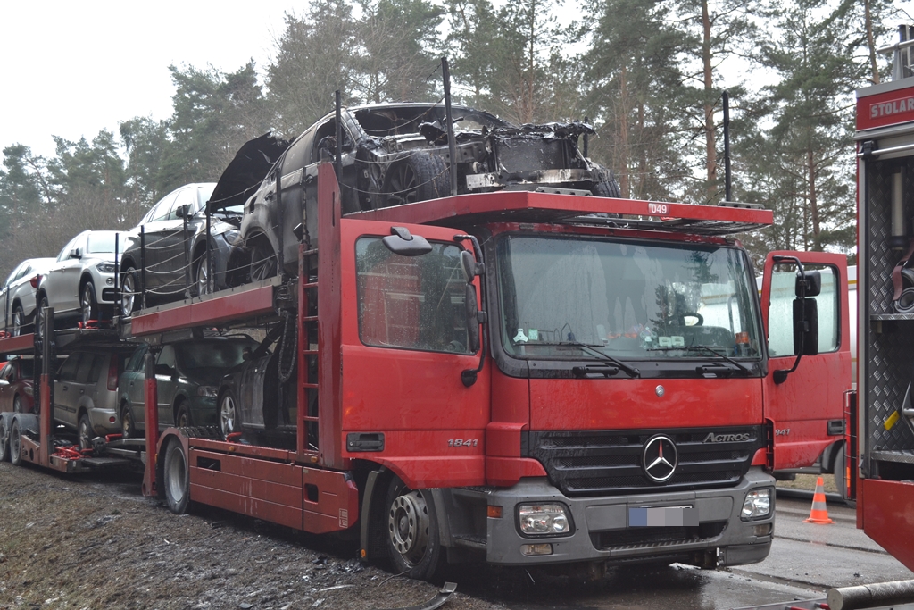 Zapaliła się laweta wioząca samochody