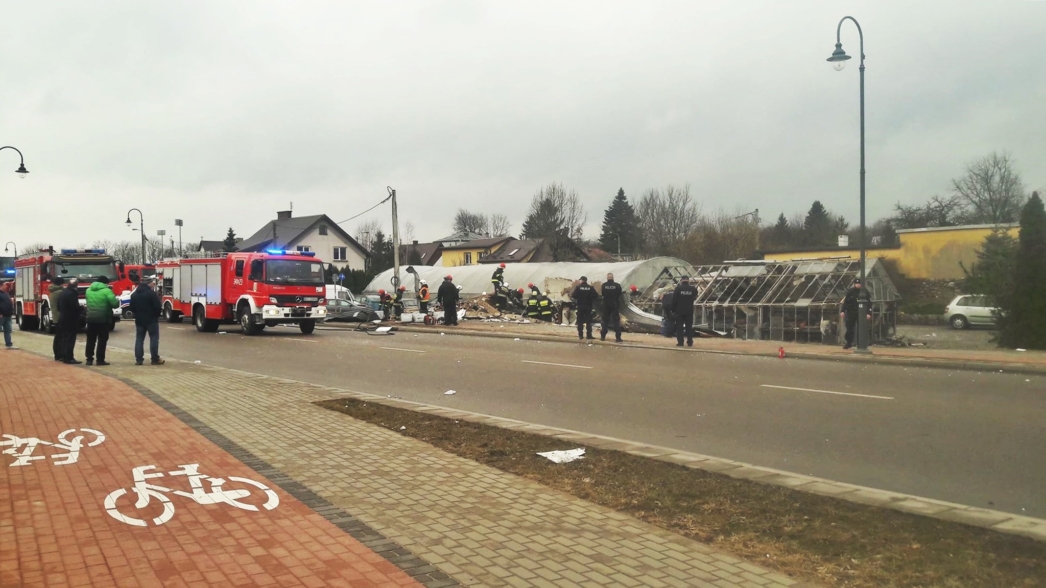 Wybuch butli z gazem na terenie zakładu ogrodniczego w Suwałkach – 3 osoby ranne