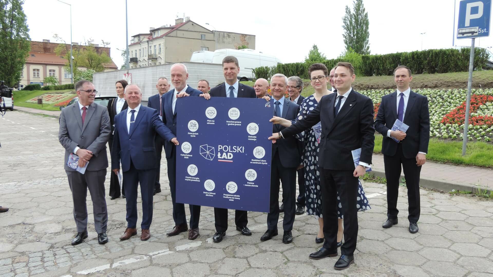 O założeniach Polskiego Ładu mówili w Łomży i Suwałkach politycy PiS