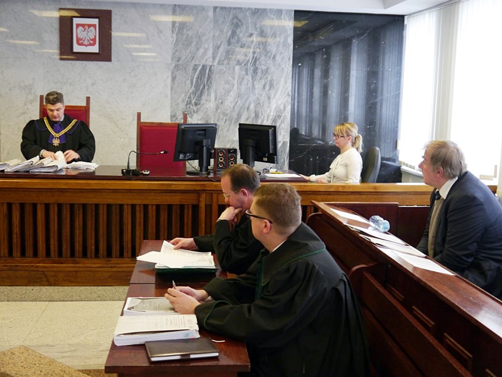 Sąd przerwał proces ws. zakłócenia wystawy przez aktywistów KOD