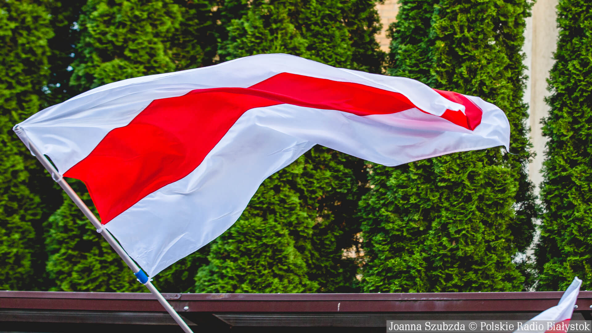 Białorusini protestują przed lokalami wyborczymi przeciw wojnie na Ukrainie