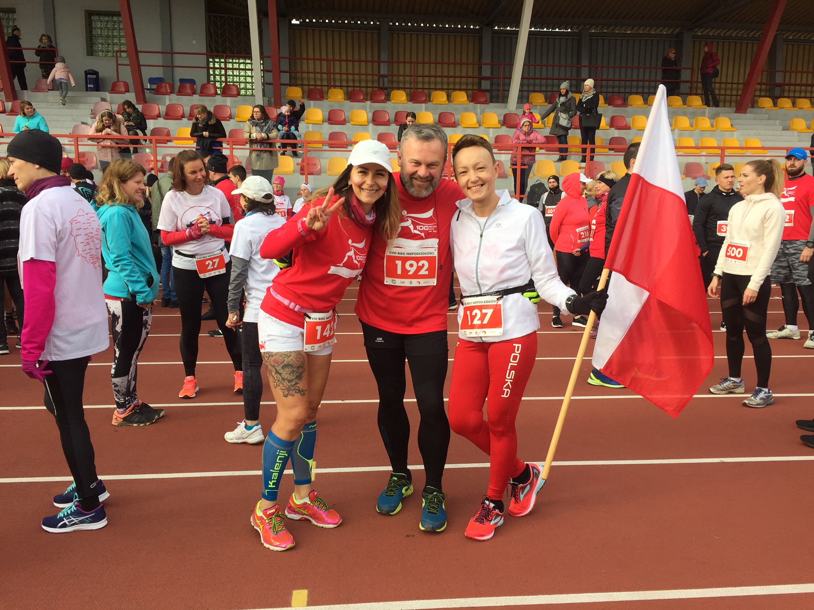 Kilkaset osób na starcie mimo 1,5 godziny opóźnienia - 18. Bieg Niepodległości