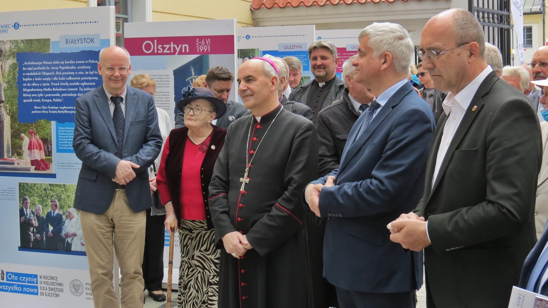 W Białymstoku i Łomży można oglądać wystawy IPN-u z okazji 30. rocznicy pielgrzymki Jana Pawła II do Polski [zdjęcia]