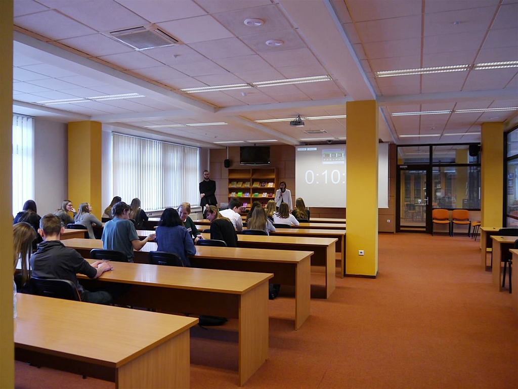 Uczniowie pisali dyktando i sprawdzali znajomość gwary