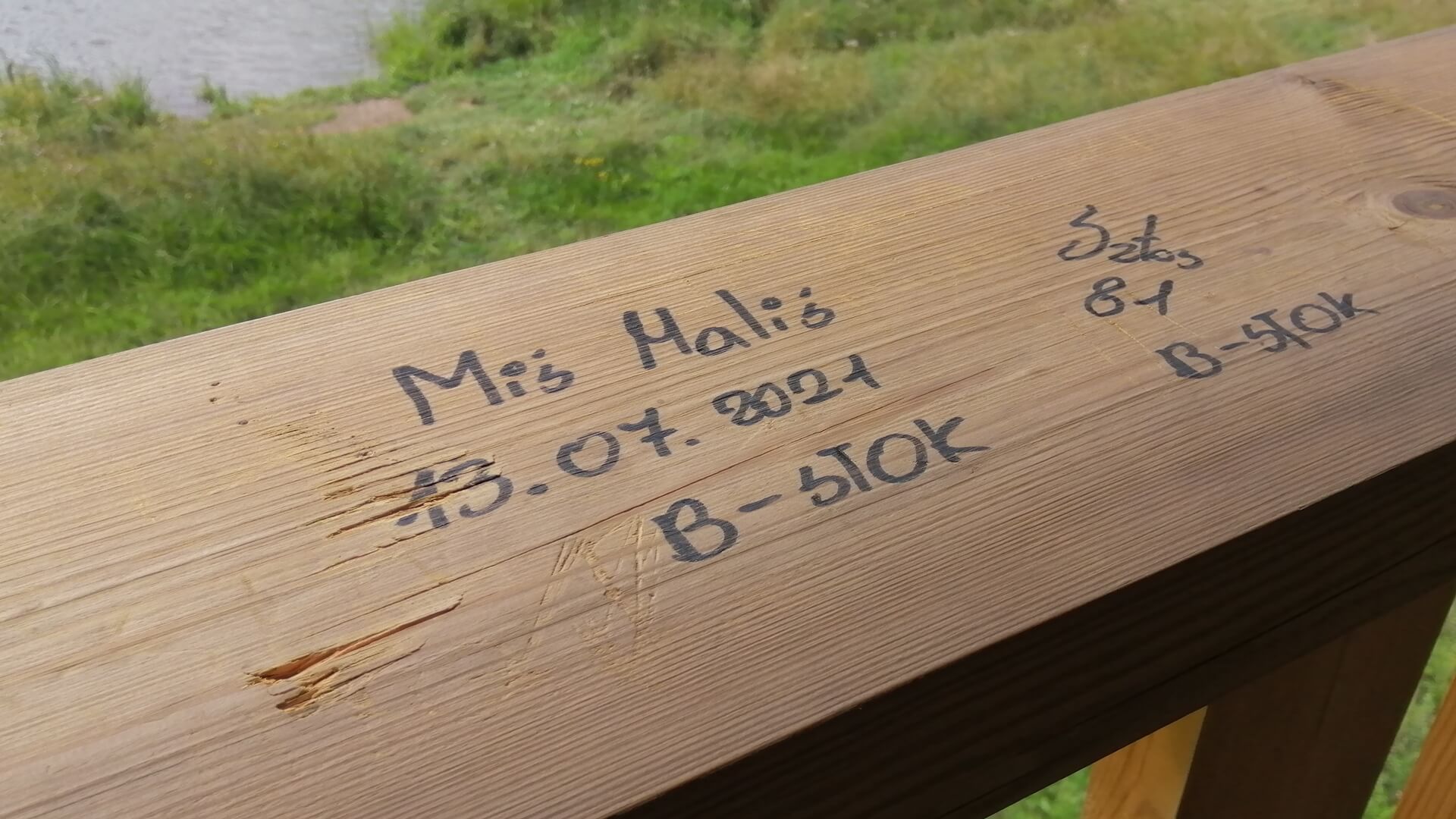 Wandale niszczą otoczenie Zalewu Czapielówka w Czarnej Białostockiej