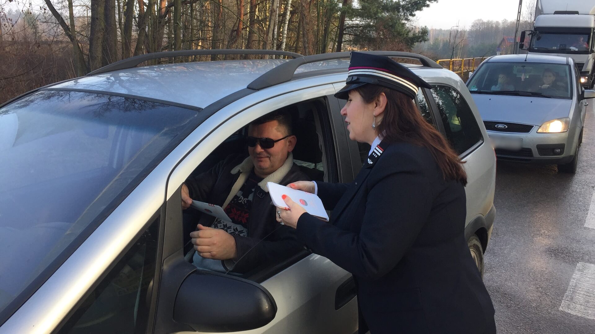 Bezpieczeństwo na torach - akcja kolejarzy "Bezpieczny przejazd - szlaban na ryzyko"