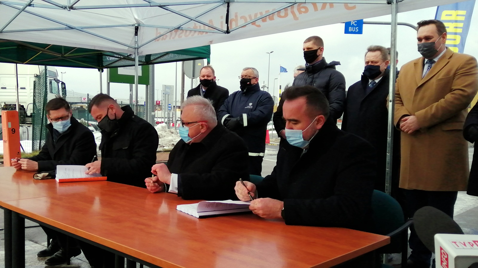 Przedstawiciele GDDKiA podpisali umowę z firmą PORR na projekt i budowę drogi S19 Kuźnica-Sokółka