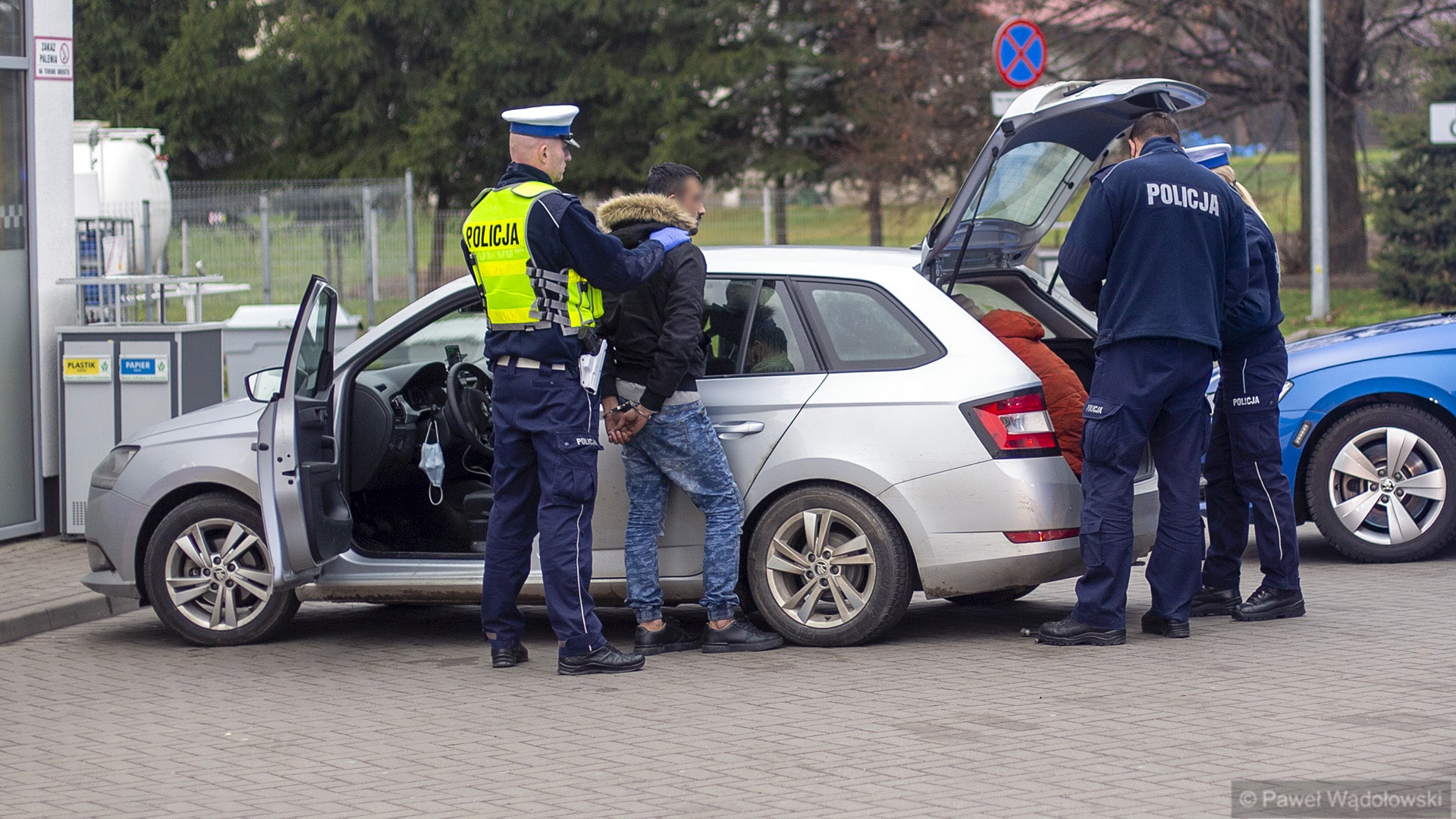 Kurierzy przewożący nielegalnych migrantów zatrzymani w Piątnicy koło Łomży [zdjęcia, wideo]