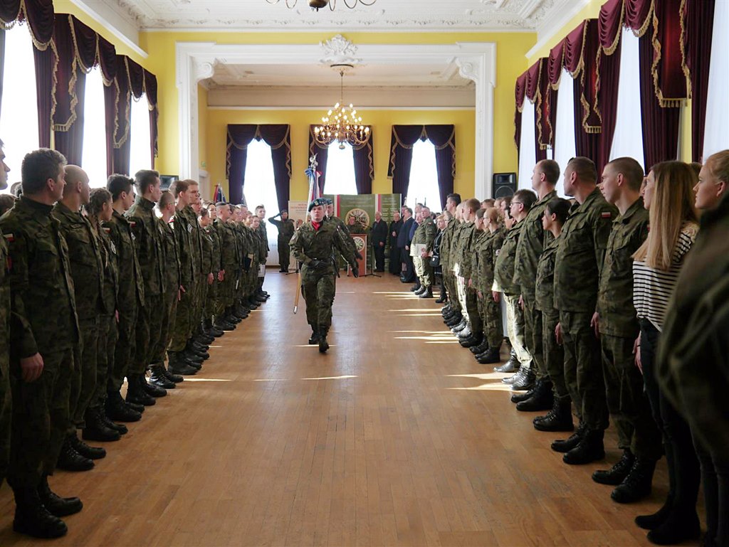 Aniela Wysocka patronką klas mundurowych Zakładu Doskonalenia Zawodowego